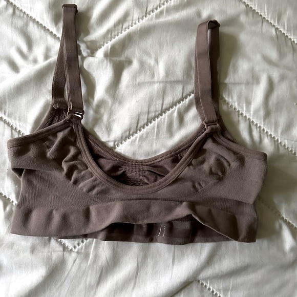 Skims - Picture 2 of 3